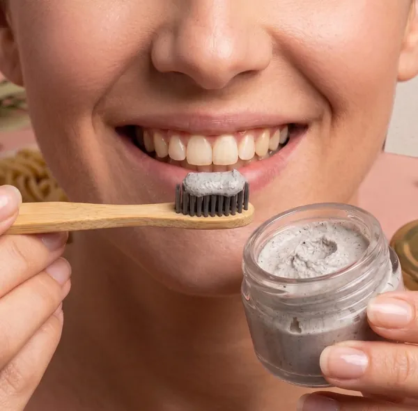 Pasta dental mineral con carbón activado y cepillo de bambú Elún